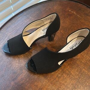 Black life stride pumps worn once